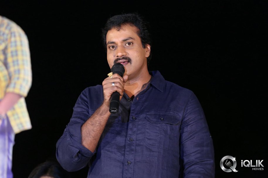 Sunil-Birthday-Celebrations-with-Bheemavaram-Bullodu-Team